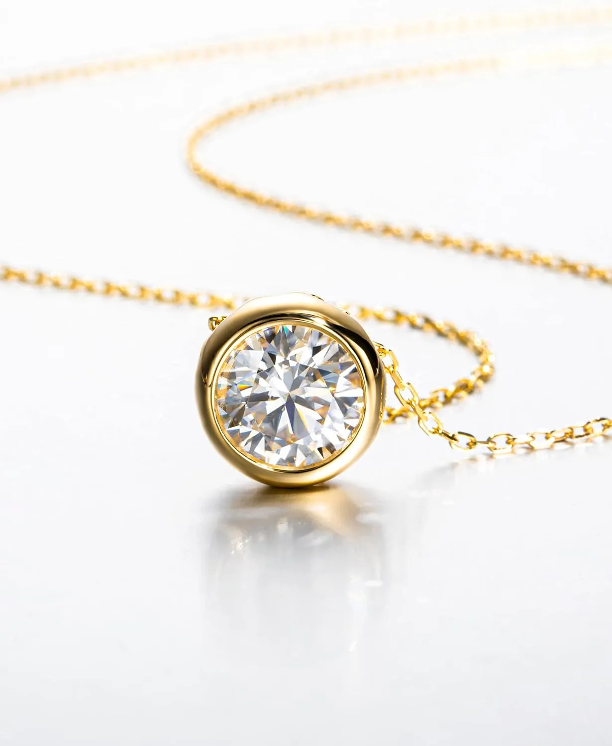 2 carat Moissanite Bezel Pendant Necklace for Women D color VVS Brilliant Round Cut Moissanite Necklaces Platinum-Plated Sterling Silver Chain Engagement Anniversary Promise Christmas Birthday