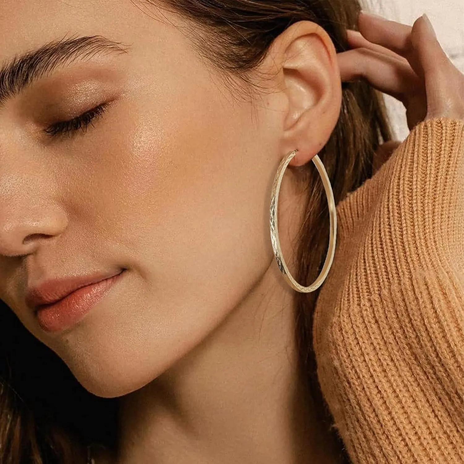 BMMYE Gold Hoop Earrings for Women Lightweight 14K Gold Plated Earrings Hypoallergenic Earrings Big Hoop Earrings for Women 40/50/60/70MM
