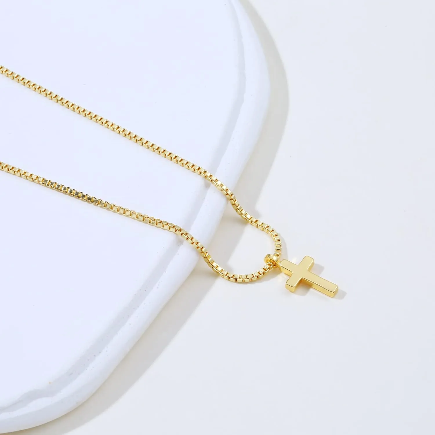 CAROVO Dainty Gold Necklace for Women 14K Plated Layered Chain Necklaces Trible Layering Paper Clip Chain Hammered Disc Link Necklace Shiny Twisted Rope Chain Necklace Jewelry