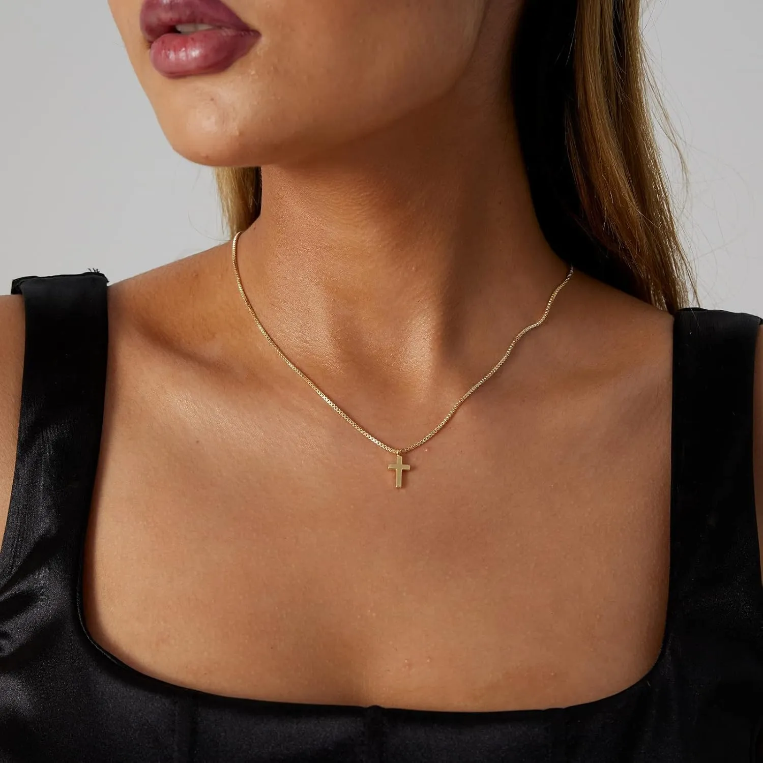 CAROVO Dainty Gold Necklace for Women 14K Plated Layered Chain Necklaces Trible Layering Paper Clip Chain Hammered Disc Link Necklace Shiny Twisted Rope Chain Necklace Jewelry