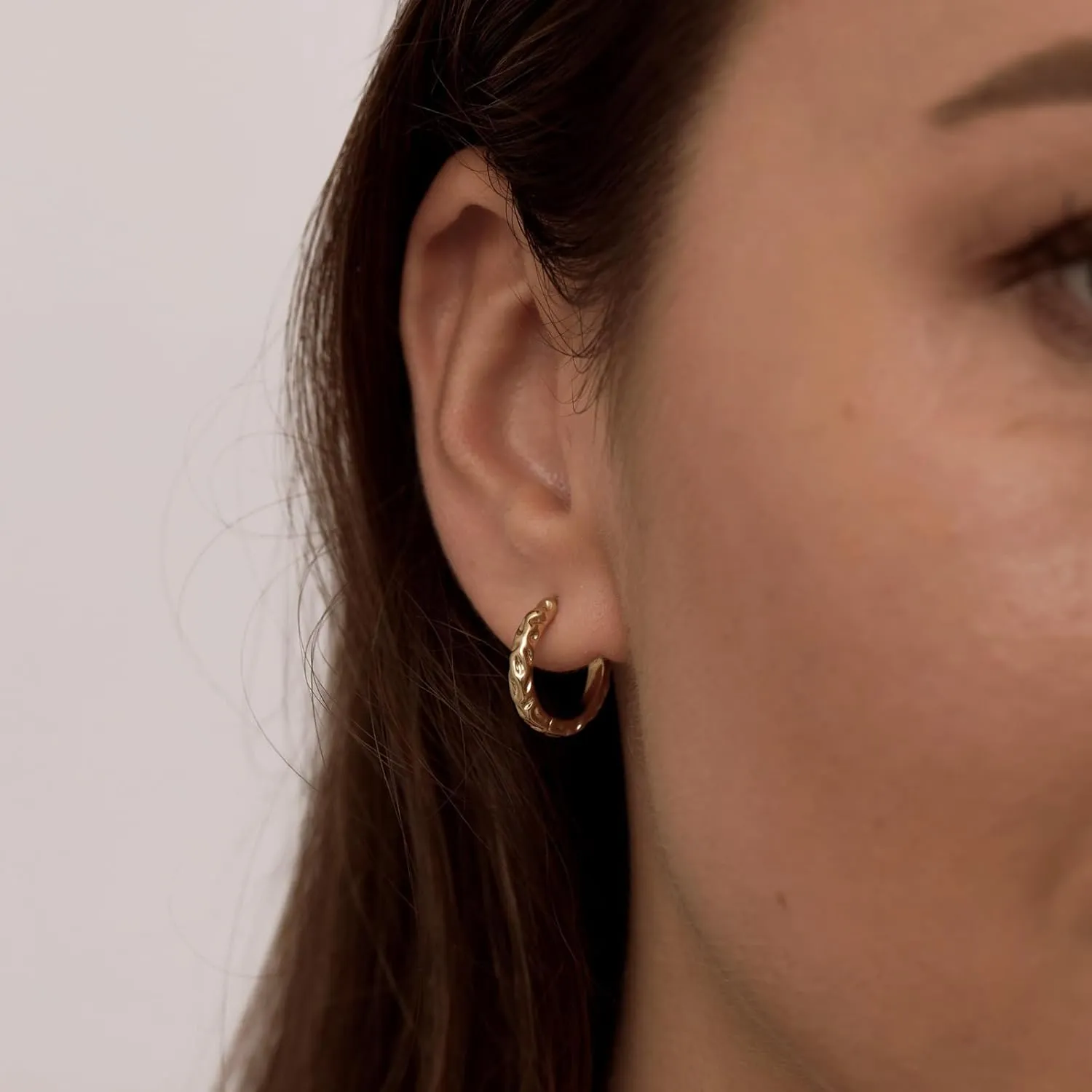 CAROVO Gold/Silver Hoop Earrings for Women, 14K Gold Plated Cute Hoop Earrings Dainty Gold Earrings Lightweight Hypoallergenic Paperclip Twist Rope Hammered Diamond Small Gold Earrings Jewelry Gifts for Women