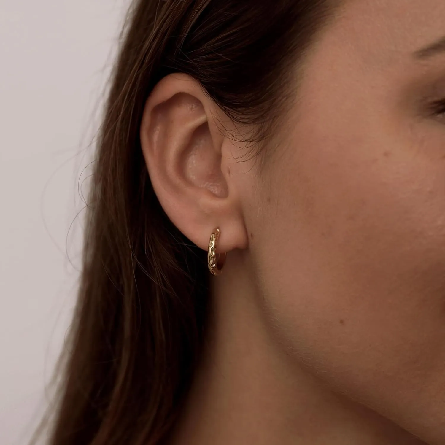 CAROVO Gold/Silver Hoop Earrings for Women, 14K Gold Plated Cute Hoop Earrings Dainty Gold Earrings Lightweight Hypoallergenic Paperclip Twist Rope Hammered Diamond Small Gold Earrings Jewelry Gifts for Women