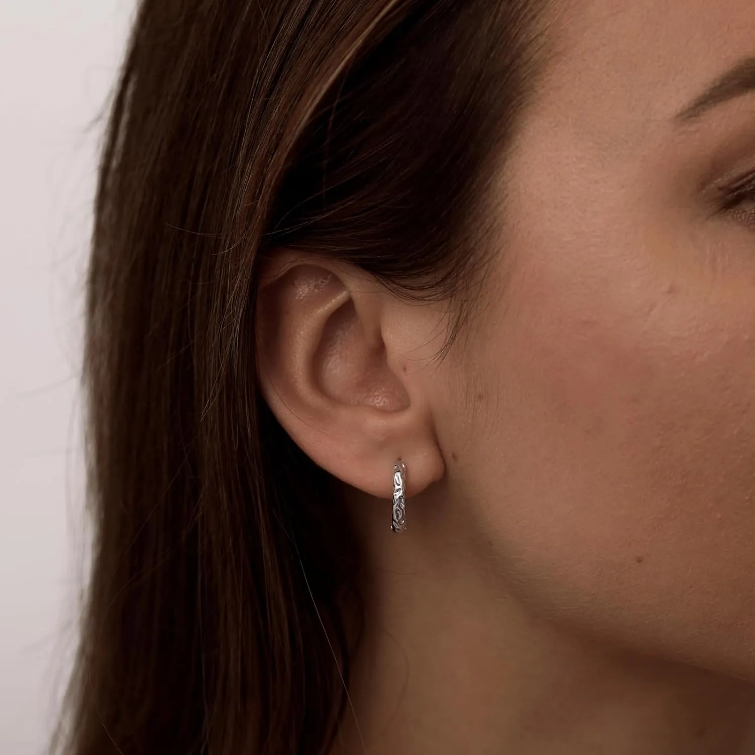 CAROVO Gold/Silver Hoop Earrings for Women, 14K Gold Plated Cute Hoop Earrings Dainty Gold Earrings Lightweight Hypoallergenic Paperclip Twist Rope Hammered Diamond Small Gold Earrings Jewelry Gifts for Women