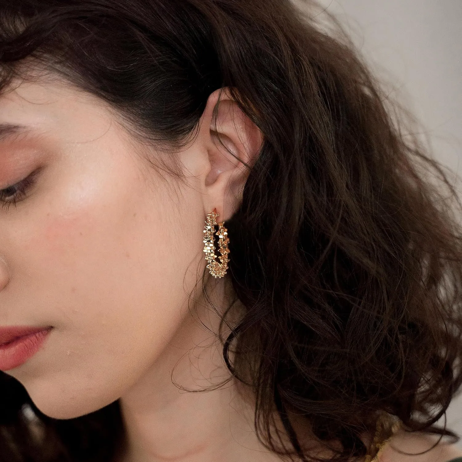 Chunky Gold Hoop Earrings for Women, 18K Gold Plated Earrings Lightweight Big Cubic Zirconia Large Rhinestone Thin Rhinestones Round Sparkly Hoop With Crystals Hypoallergenic Earrings Jewelry