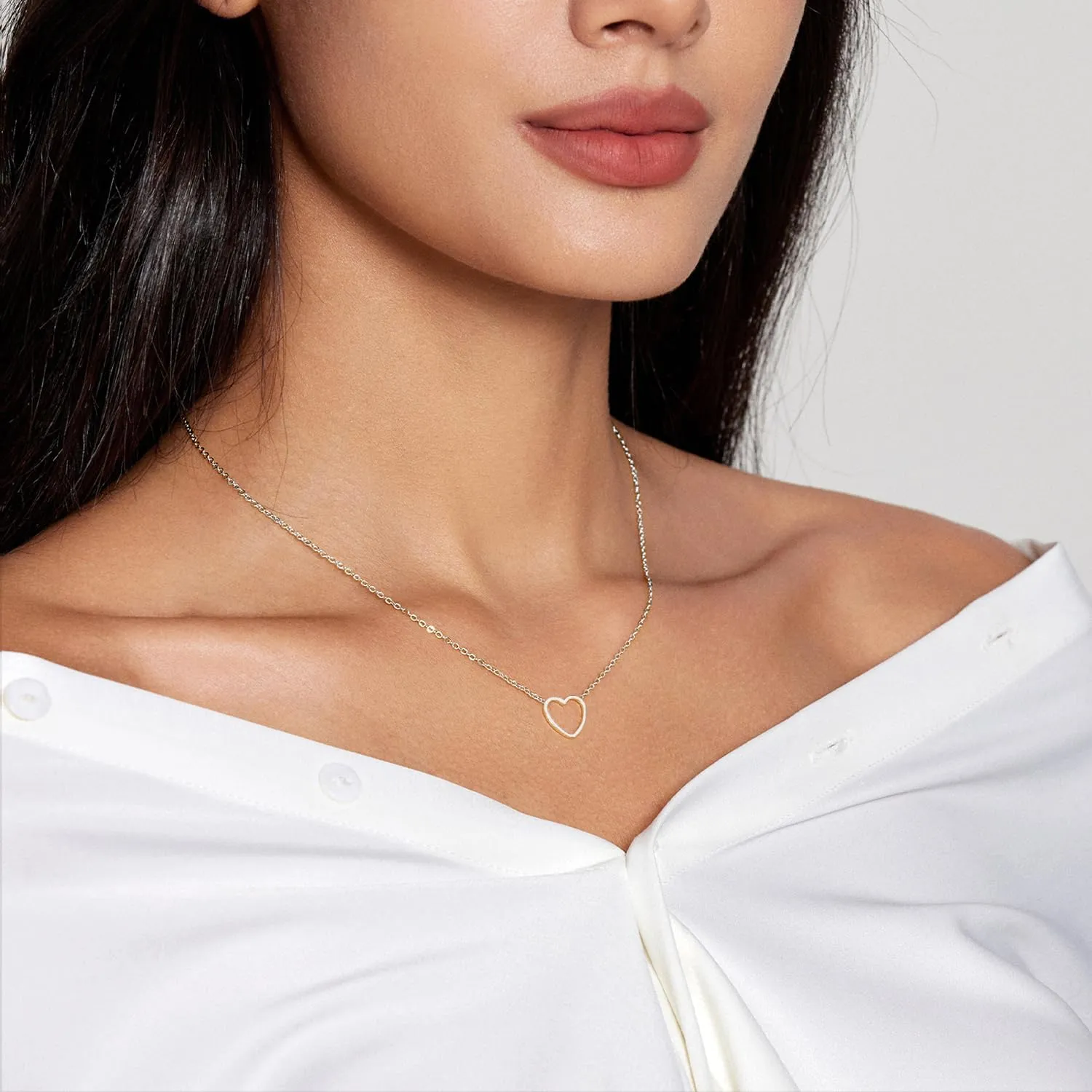 Cute Heart Necklace Dainty 18k Gold Plated Tiny Heart Pendant Choker Necklaces Small Gold Love Open Heart Chain Necklace for Women Simple Gold Necklace for Women Trendy Jewelry