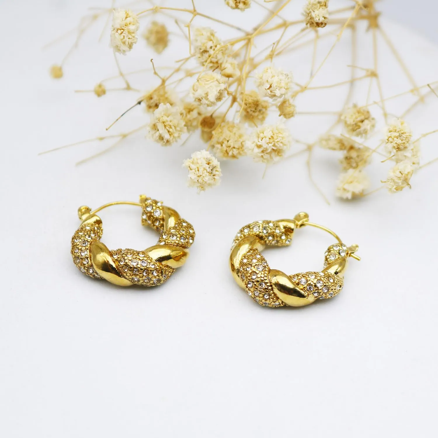 Gold Chunky Hoop Earrings for Women Metal Lightweight Hollow Geometry Drop Hoops Earring Fashion Hypoallergenic Jewelry for Women