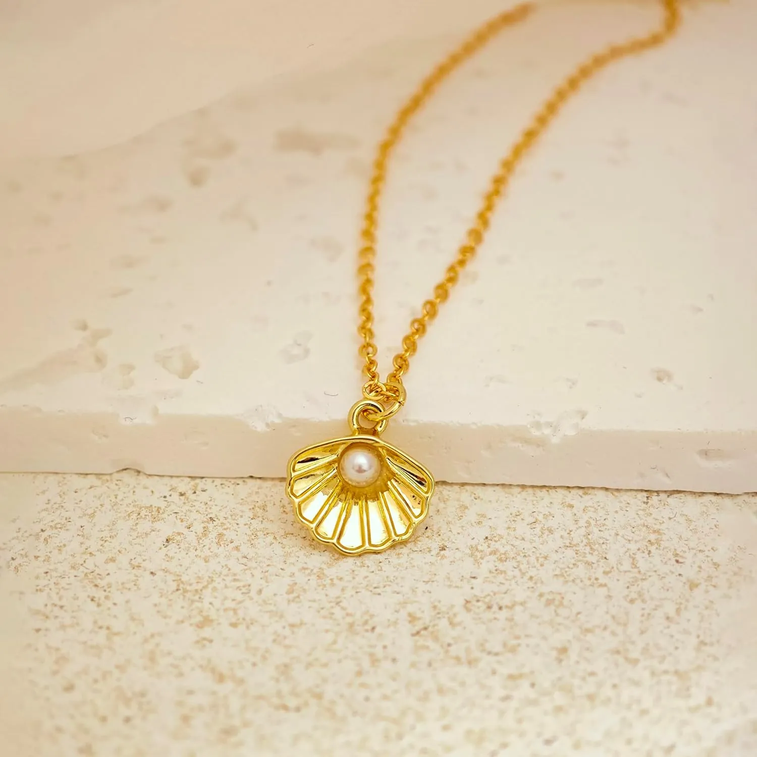 Gold Necklace for Women Trendy, 14k Gold Conch Shell Starfish Pendant Necklace Dainty Pearl Necklace for Women Charm Necklaces Summer Beach Jewelry Gifts for Woman