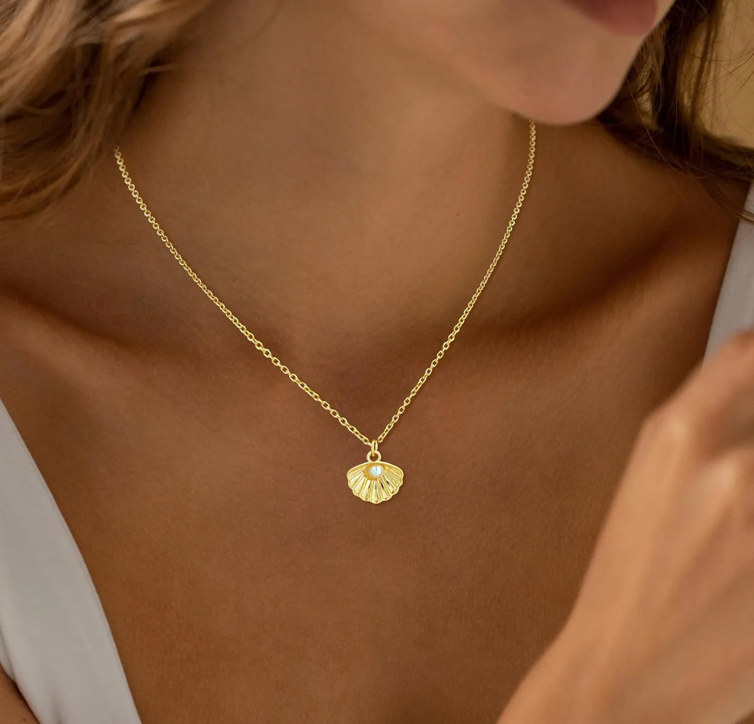 Gold Necklace for Women Trendy, 14k Gold Conch Shell Starfish Pendant Necklace Dainty Pearl Necklace for Women Charm Necklaces Summer Beach Jewelry Gifts for Woman