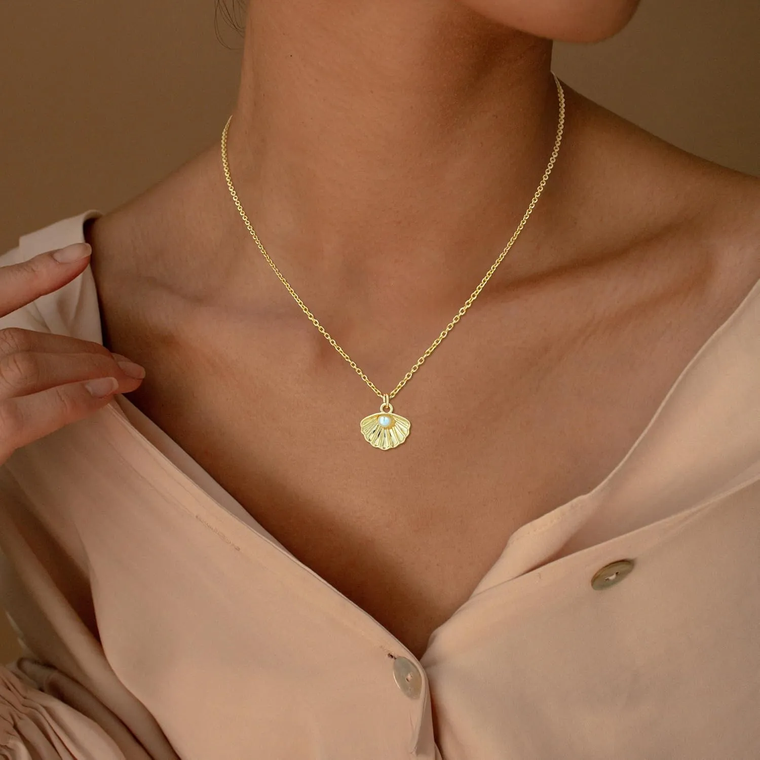 Gold Necklace for Women Trendy, 14k Gold Conch Shell Starfish Pendant Necklace Dainty Pearl Necklace for Women Charm Necklaces Summer Beach Jewelry Gifts for Woman