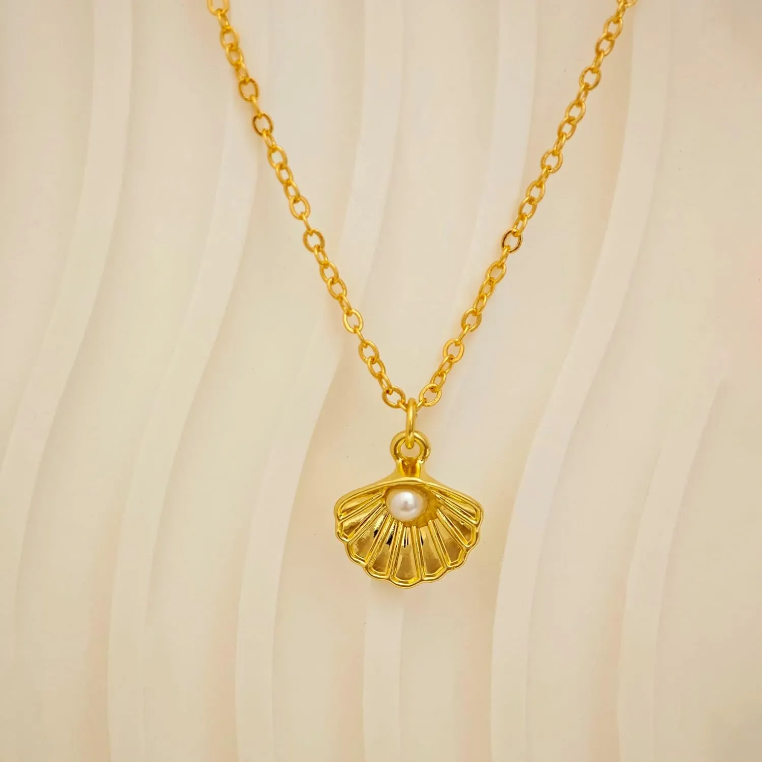 Gold Necklace for Women Trendy, 14k Gold Conch Shell Starfish Pendant Necklace Dainty Pearl Necklace for Women Charm Necklaces Summer Beach Jewelry Gifts for Woman
