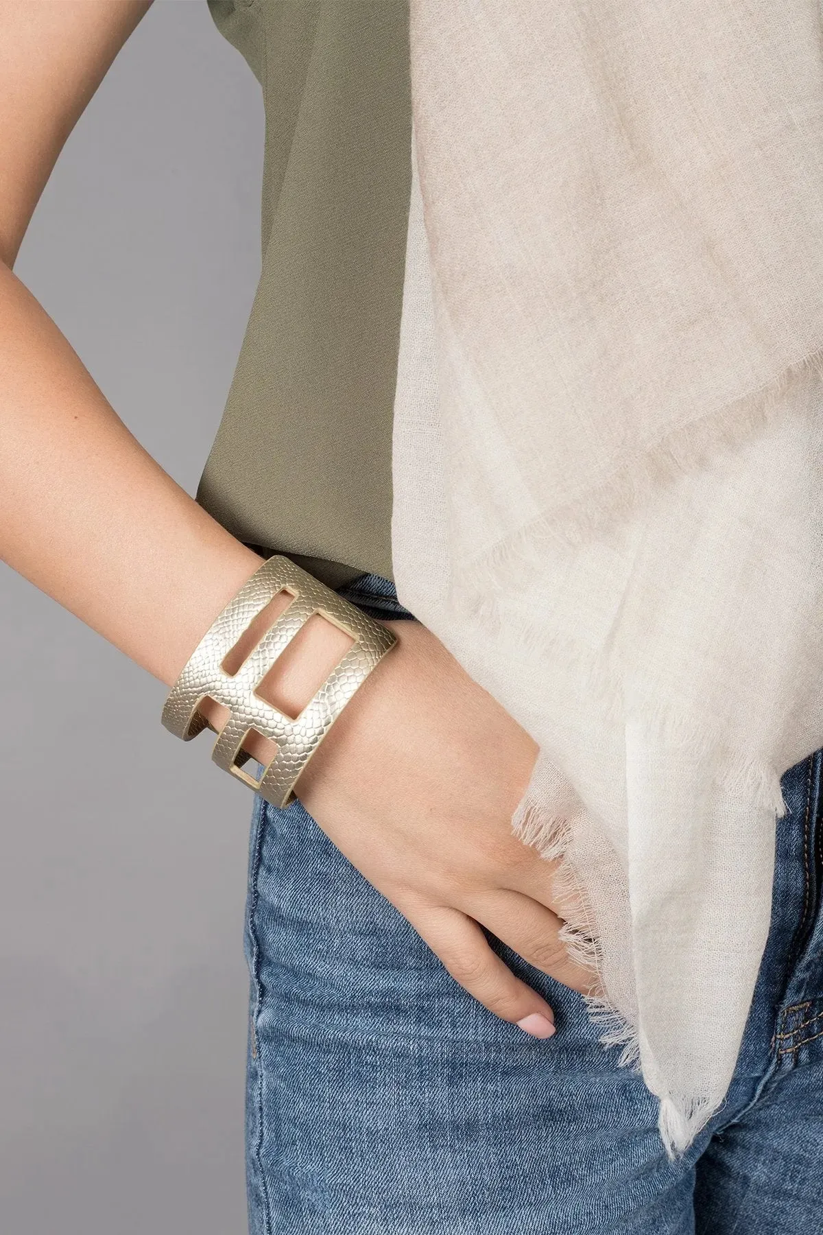 Jaanavar Cuff Bracelet