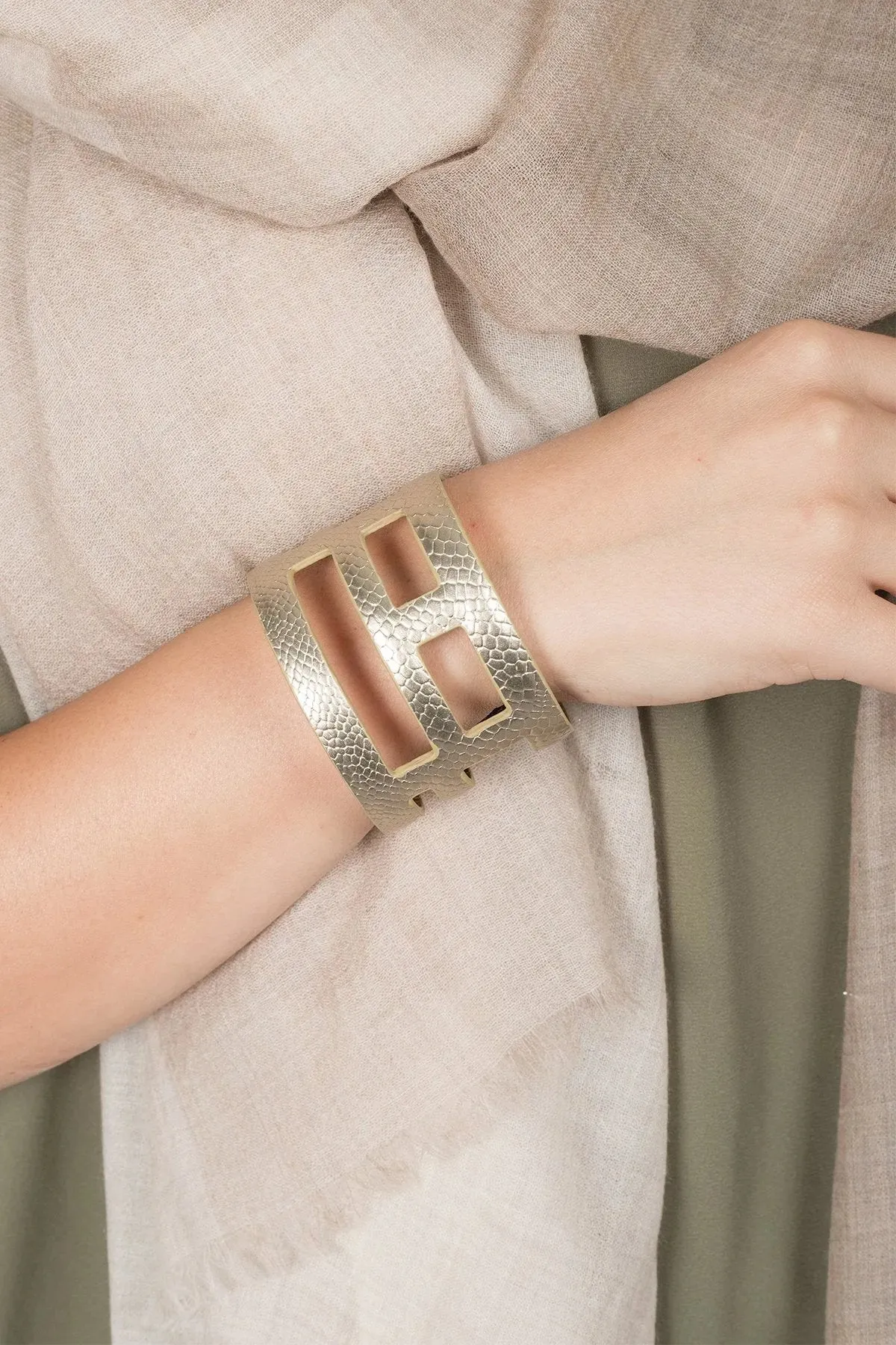 Jaanavar Cuff Bracelet