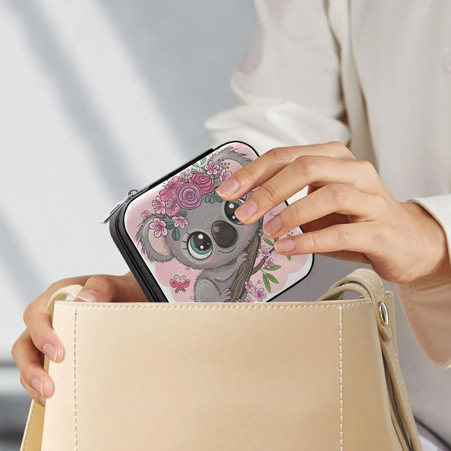linqin PU Leather Jewelry Box, Cute Cartoon Koala Travel Jewelry Case Portable Jewelry Organizer for Rings Earrings Necklaces Bracelets Storage Holder Boxes for Women Girls