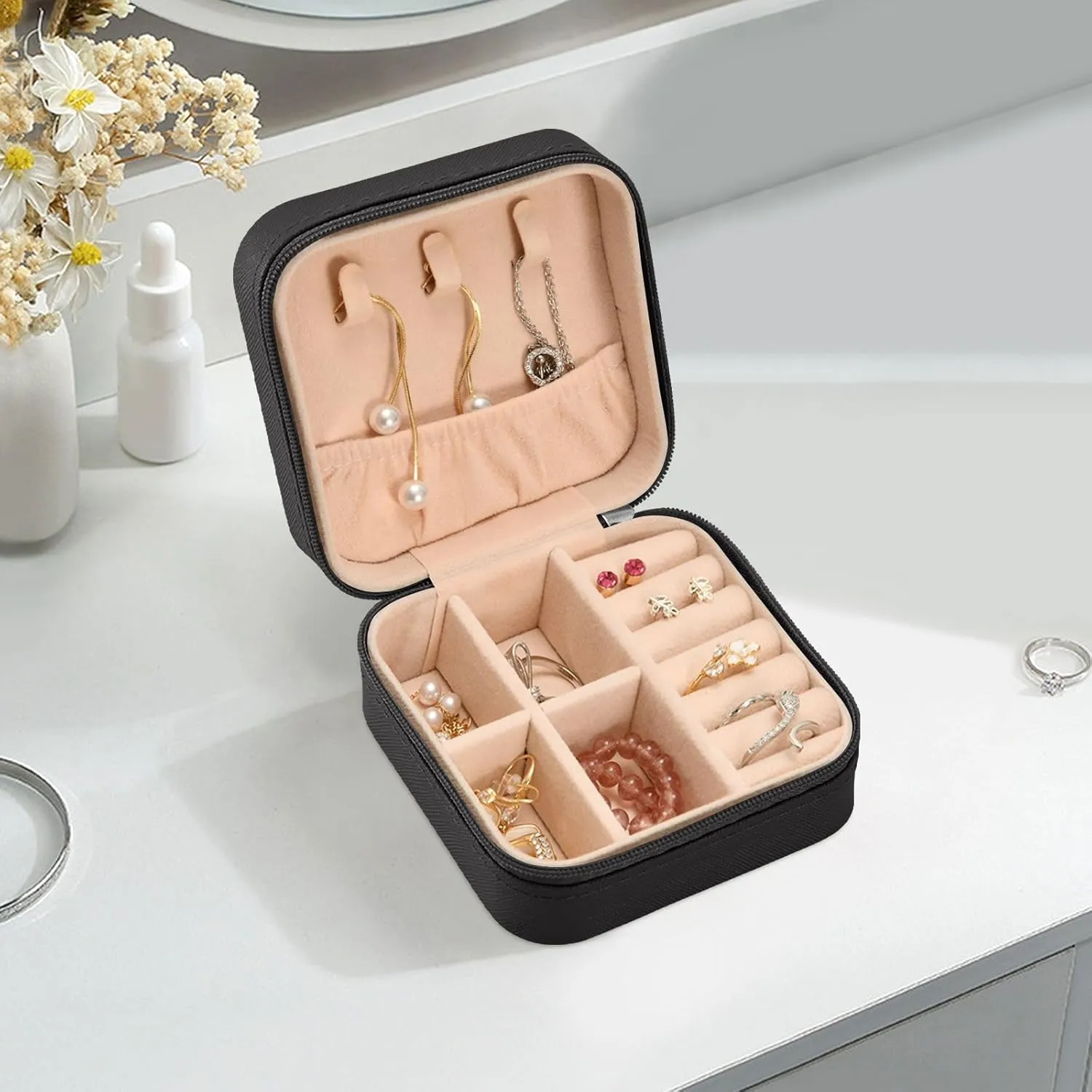 linqin PU Leather Jewelry Box, Cute Cartoon Koala Travel Jewelry Case Portable Jewelry Organizer for Rings Earrings Necklaces Bracelets Storage Holder Boxes for Women Girls