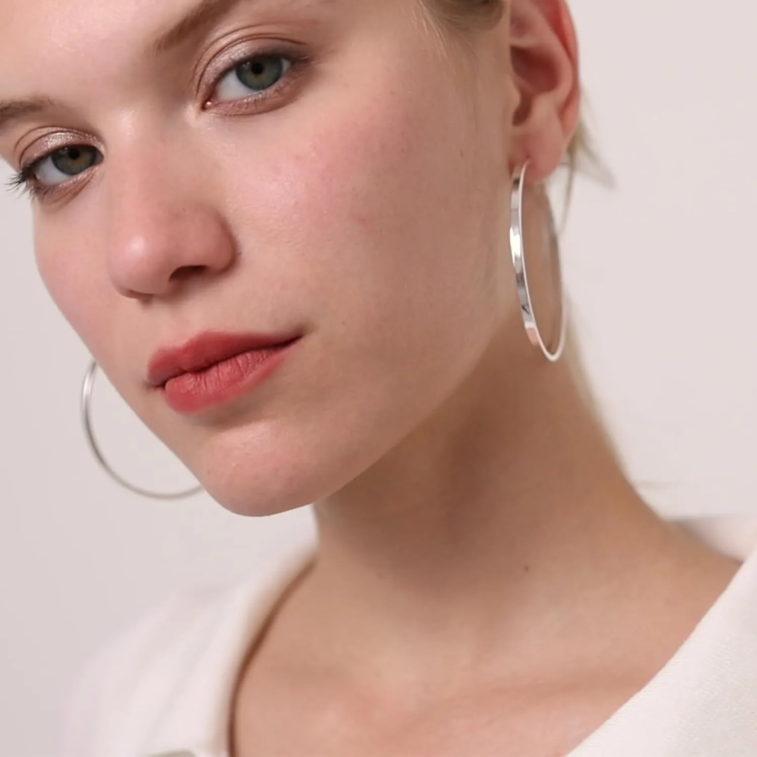 LOUMILEO Sterling Silver Hoop Earrings Large Silver Hoop Earrings for Women Lightweight Big Hoops Earring Hypoallergenic Thin Hoops Earring for Women 30/40/50/60/65/70MM
