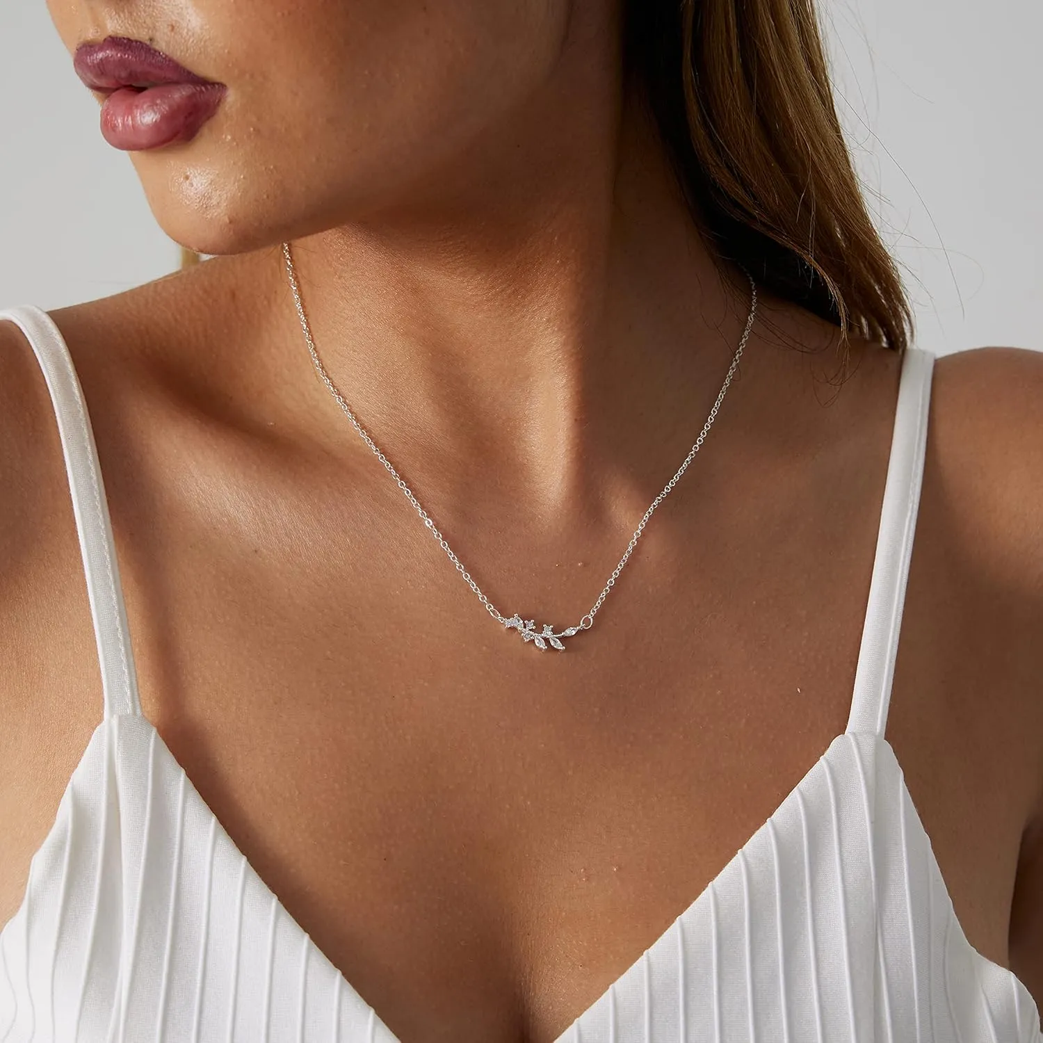 MIDEEO 14K Gold Leaf Pendant Necklaces for Women Dainty Sun Coin Choker Medallion Moon Star Necklace Minimalist Jewelry
