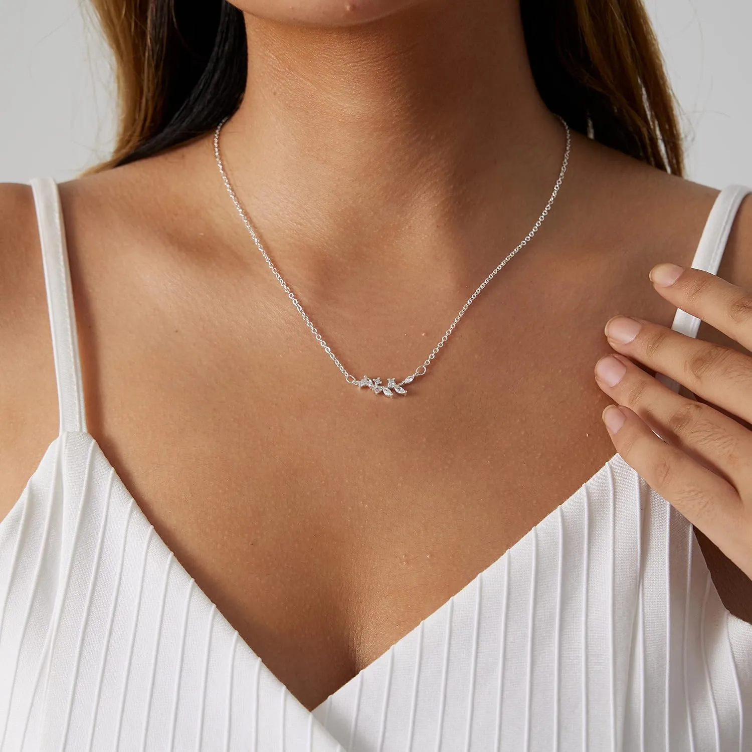 MIDEEO 14K Gold Leaf Pendant Necklaces for Women Dainty Sun Coin Choker Medallion Moon Star Necklace Minimalist Jewelry