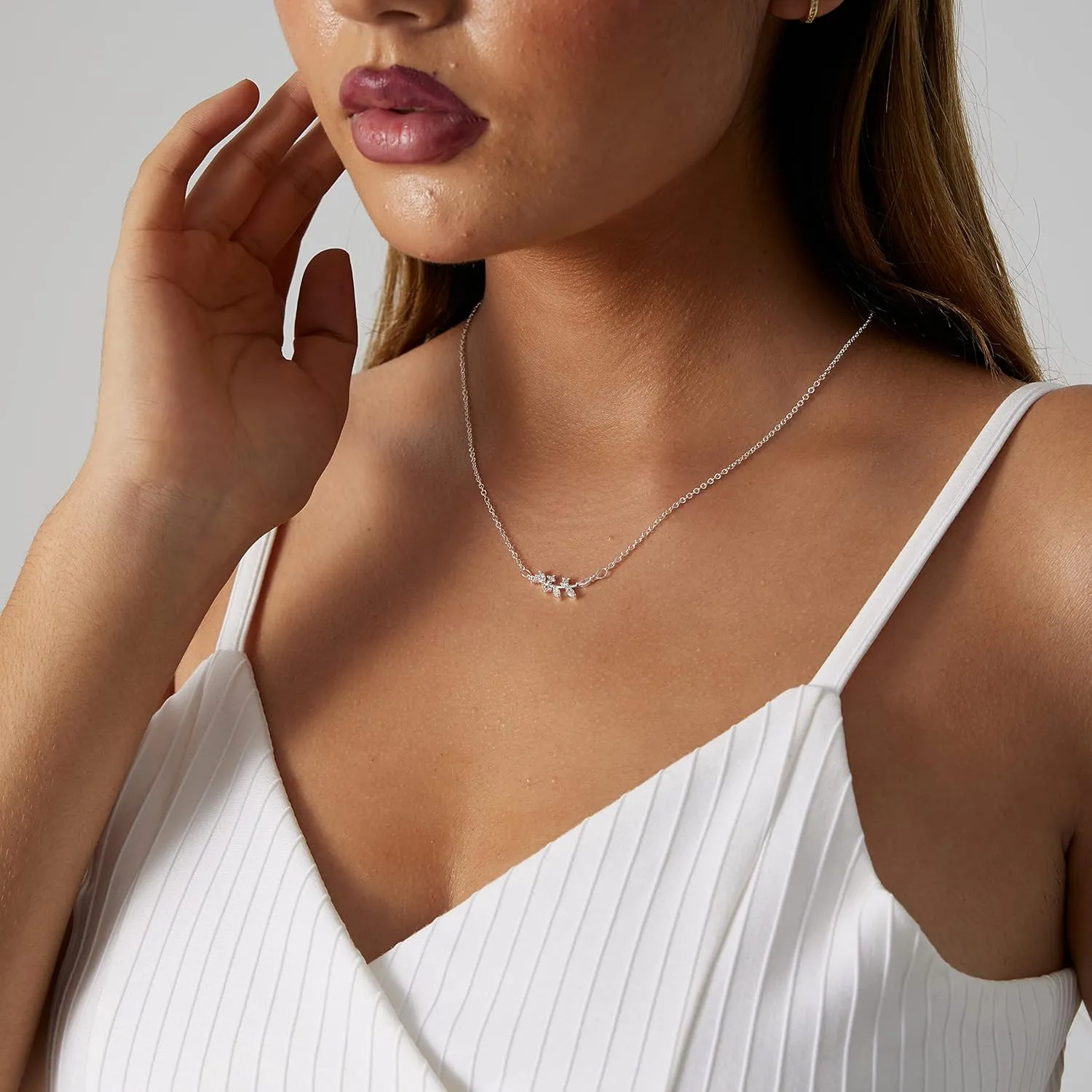 MIDEEO 14K Gold Leaf Pendant Necklaces for Women Dainty Sun Coin Choker Medallion Moon Star Necklace Minimalist Jewelry