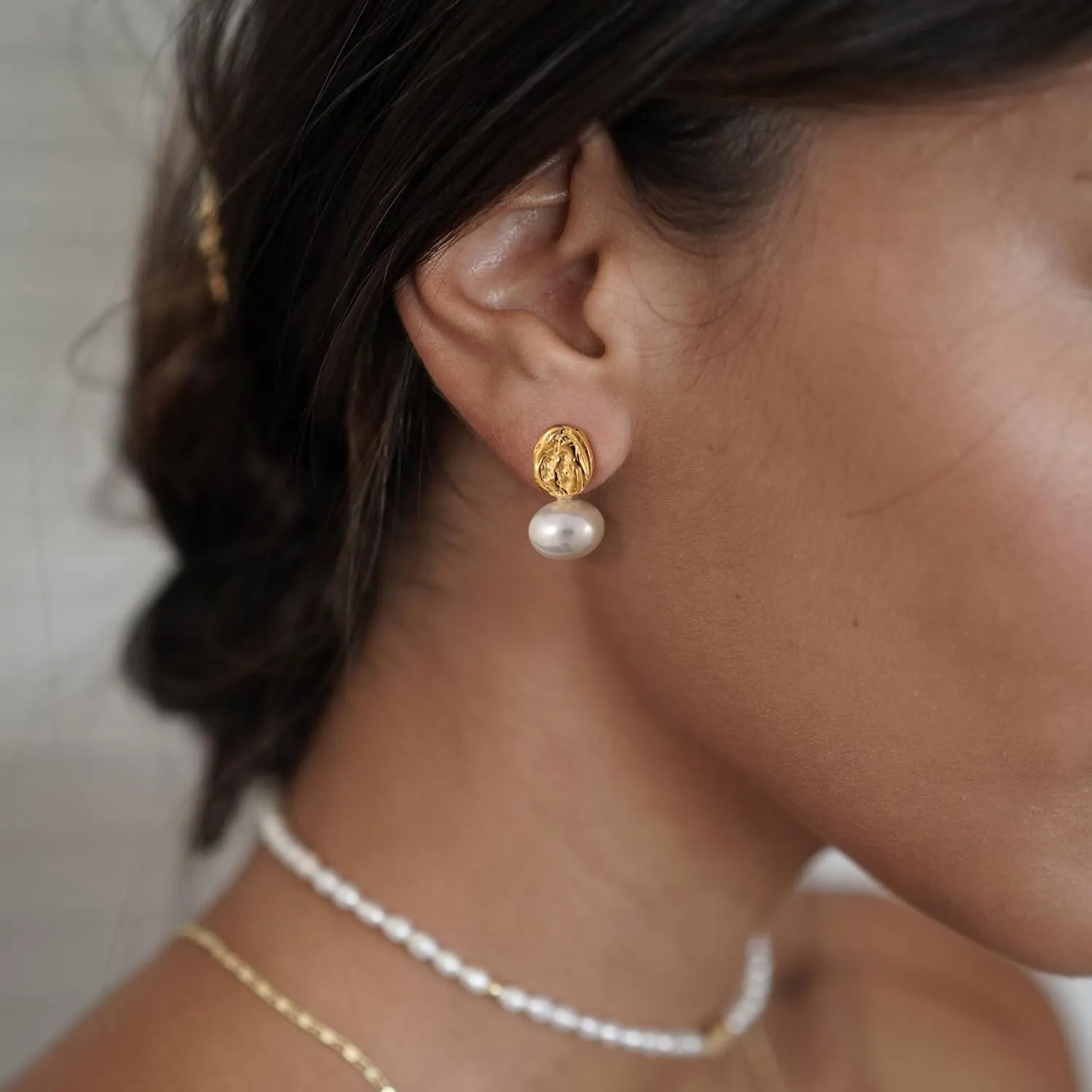 Pearl Earrings for Women Trendy, Dainty Gold Pearl Drop Earrings for Women 14k Gold/Silver Plated Small Pearl Dangle Earrings Cute CZ Gold Pearl Stud Earrings Gold Jewelry Wedding Earrings for Brides