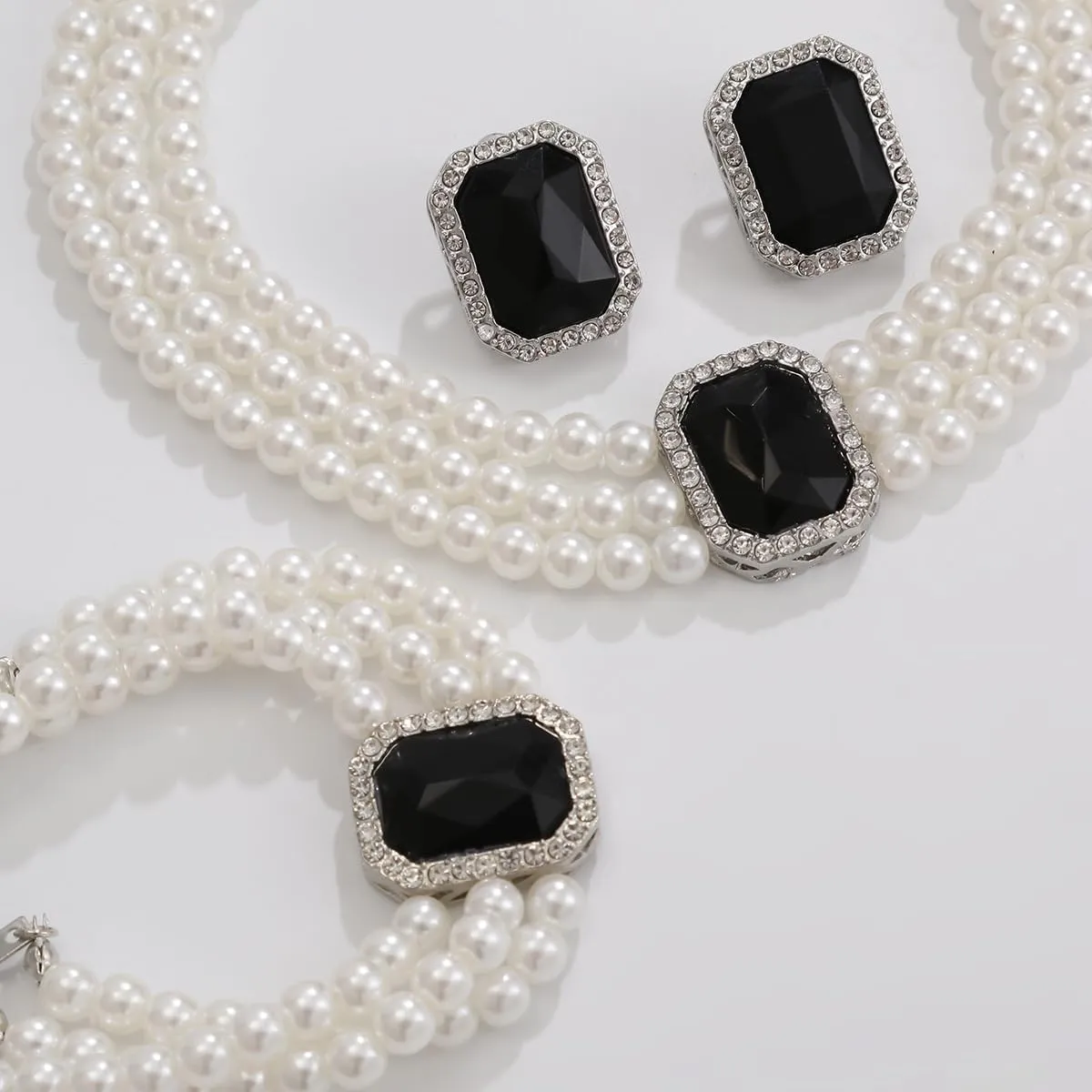 Pearls Layered Choker Necklaces Multilayer Faux Pearl Bracelet Crystal Earrings Jewelry Set 1920s Choker Necklace Bridal Wedding Party Jewelry