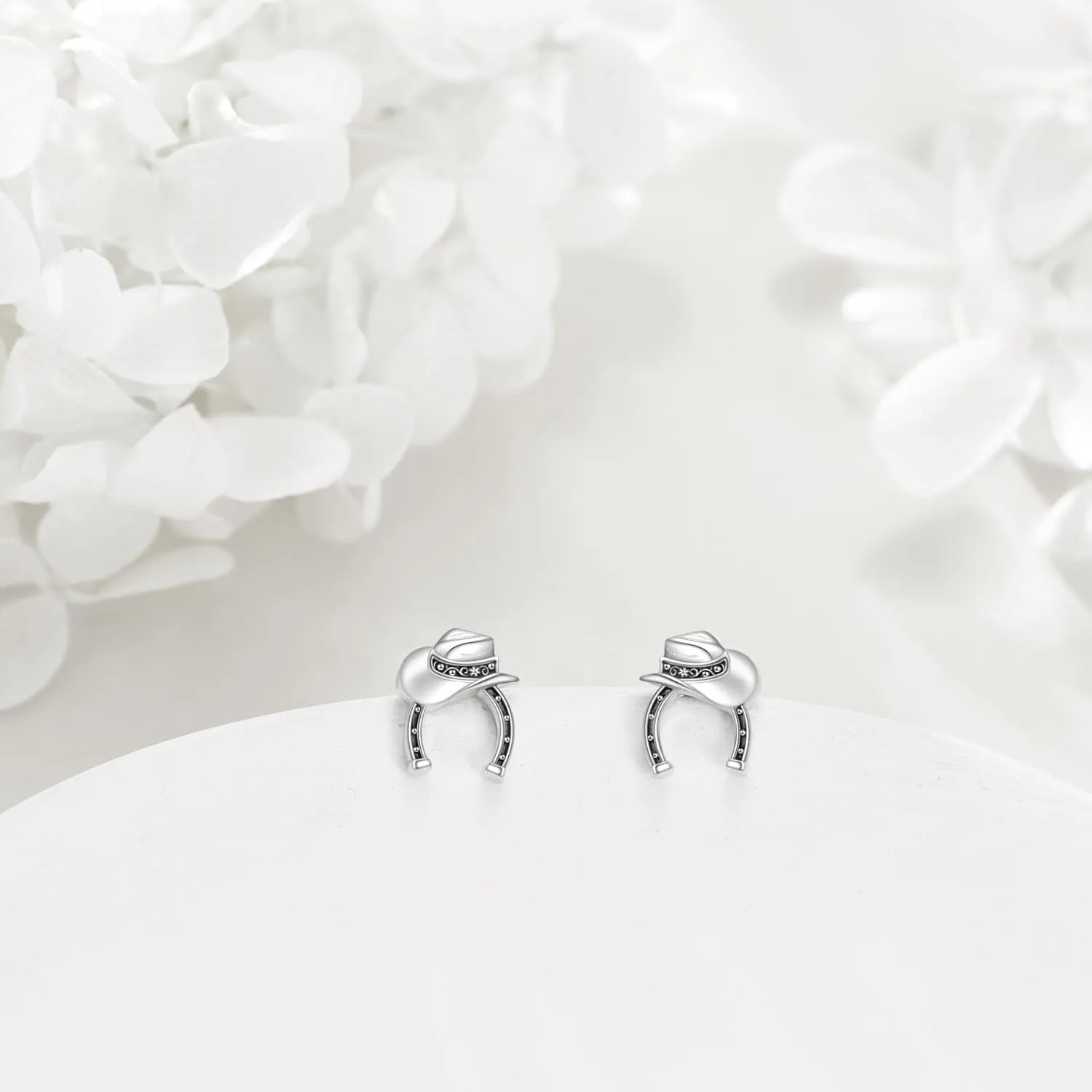Sterling Silver Cat / Cow / Pig / Bunny / Squirrel / Giraffe / Highland Cow / Lion / Chicken / Ladybug / Star / Moon Stud Earrings for Women Cute Animal Post Earrings Hypoallergenic Animal Jewelry Gift for Teens Girls